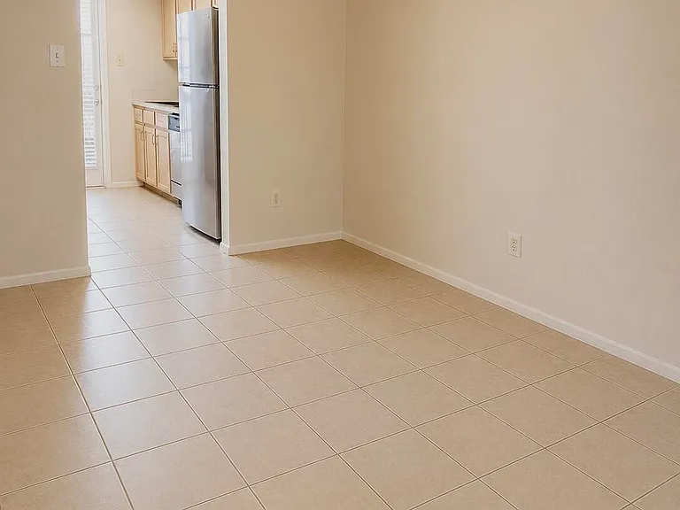 1927 E Hampton Ave #203 — Photo 7