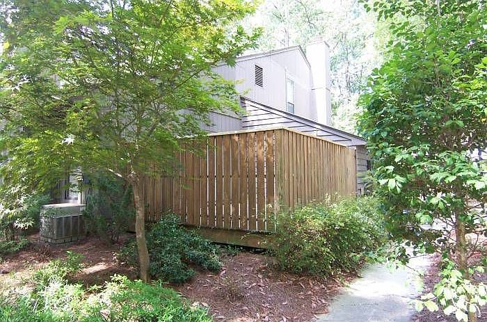 2nd image of 922 Persimmon Pl