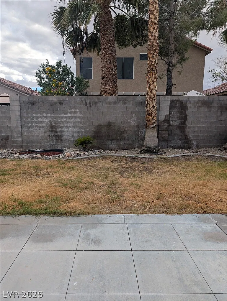 4 bed, 2.5 bath, 2103 sqft, $2,000 — Photo 3