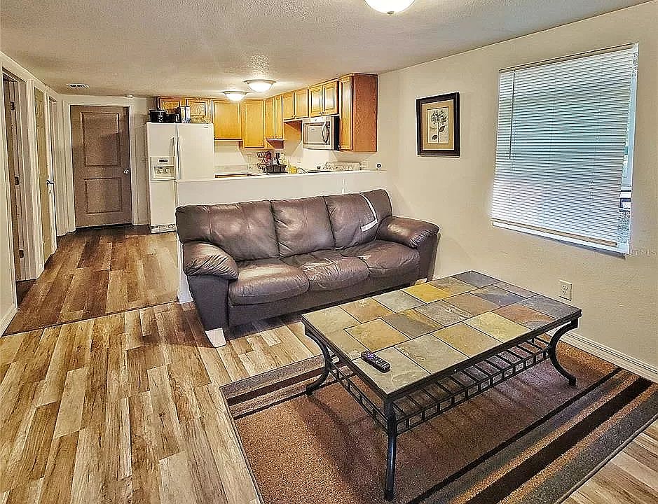 1st image of 1015 Pecan Ave