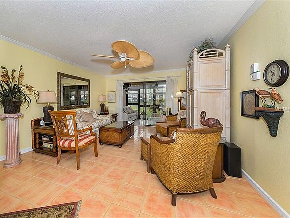 5th image of 742 Avenida Estancia #109