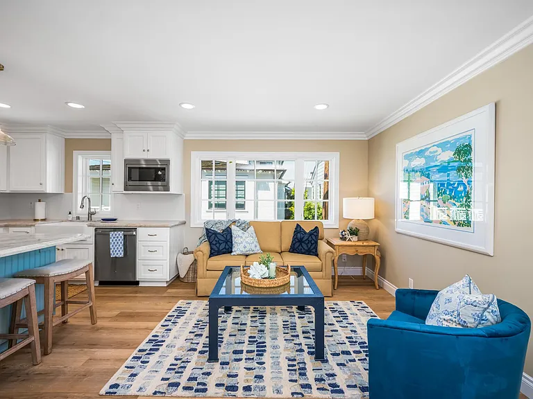 215 Poinsettia Ave #1/2 — Photo 11