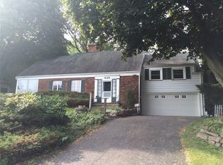 429 Edgemere Dr, Rochester, NY 14612