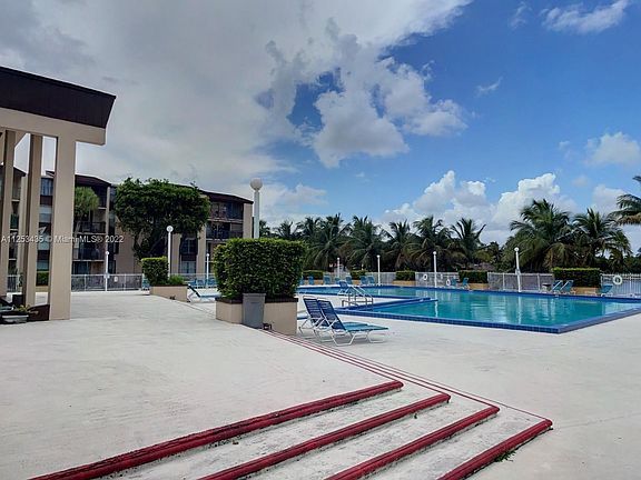 3rd image of 14601 N Kendall Dr #305K