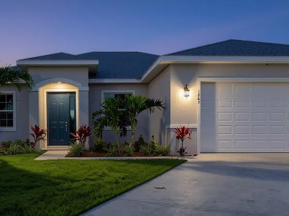 1263 SW FOX Court, Port St Lucie, FL 34953