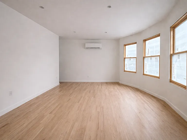 112 S Hancock St — Photo 15