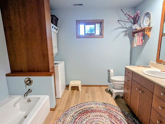3rd image of 288 Cherry St