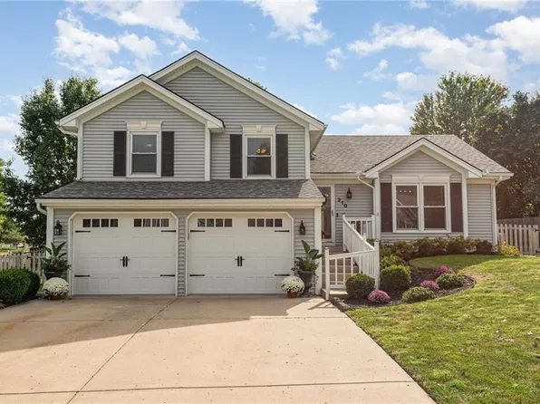 310 Mesa Dr, Smithville, MO 64089
