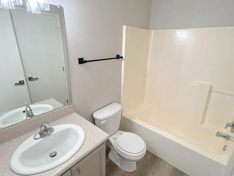 5641-5643-5645-5 N Hills Dr — Photo 14