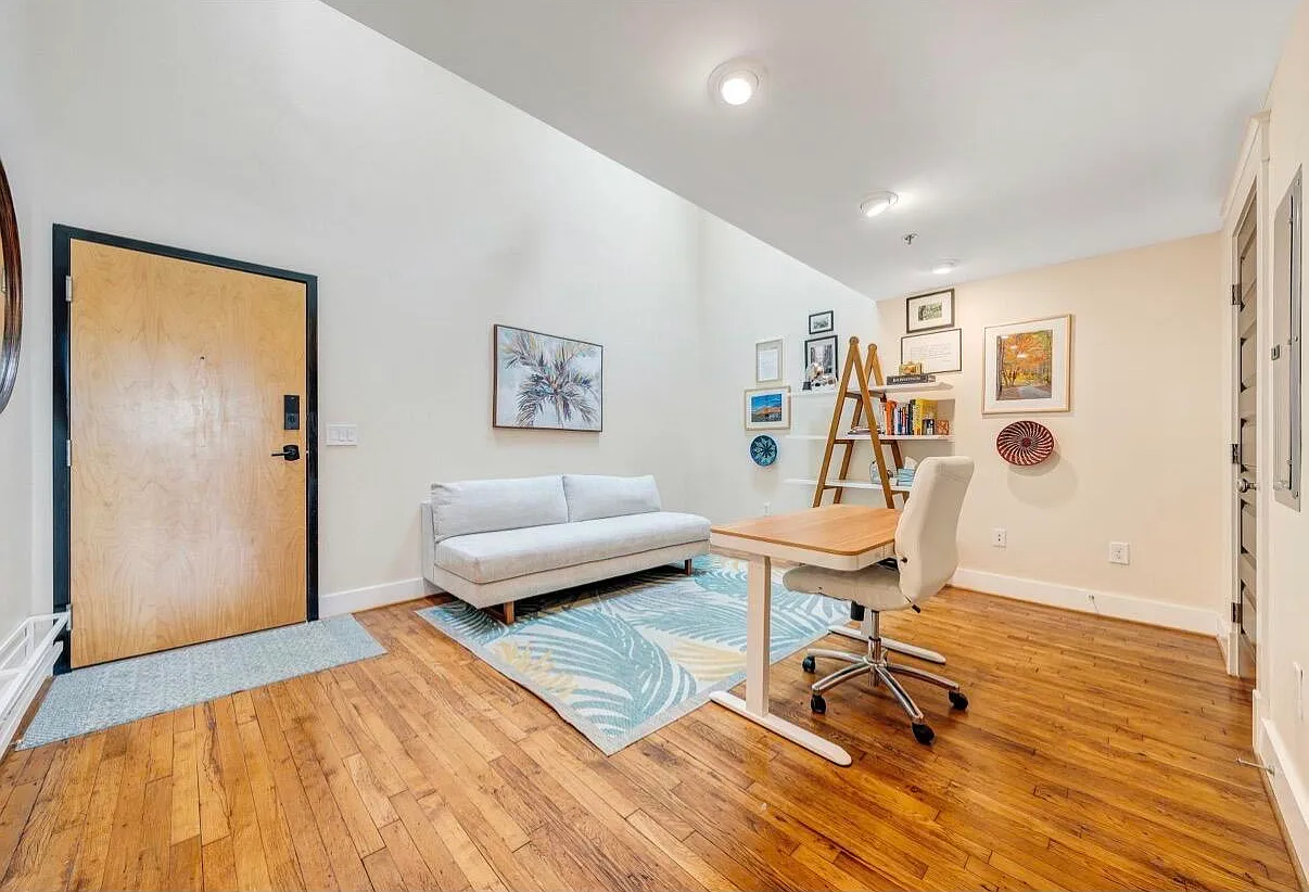 1 bed, 1.5 bath, 1066 sqft, $1,900 — Photo 2