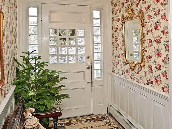 Upper Entrance Way