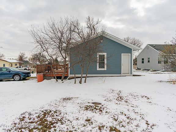 4th image of 621 2nd St E