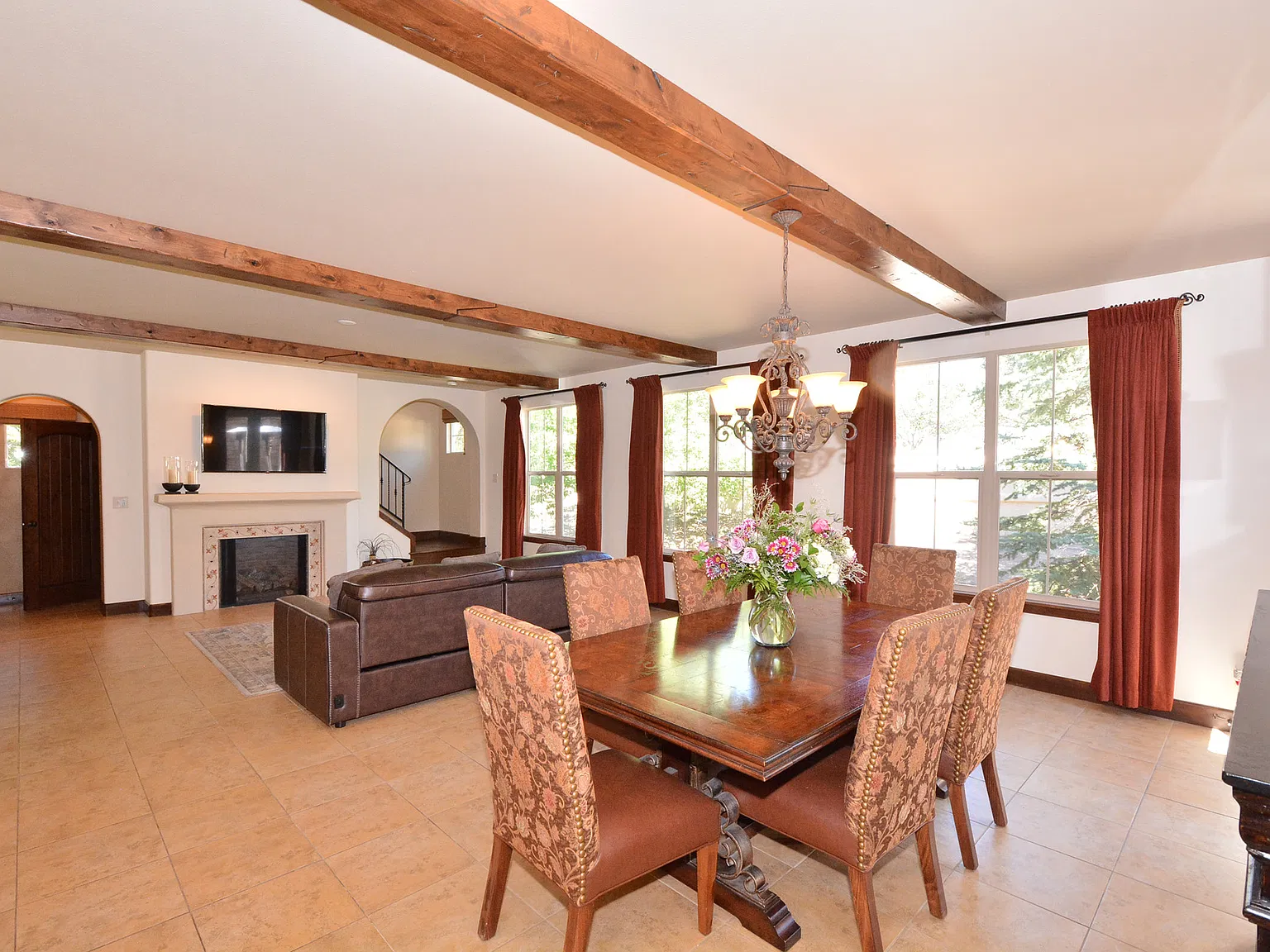 4 bed, 4976 sqft, $4,500 — Photo 4