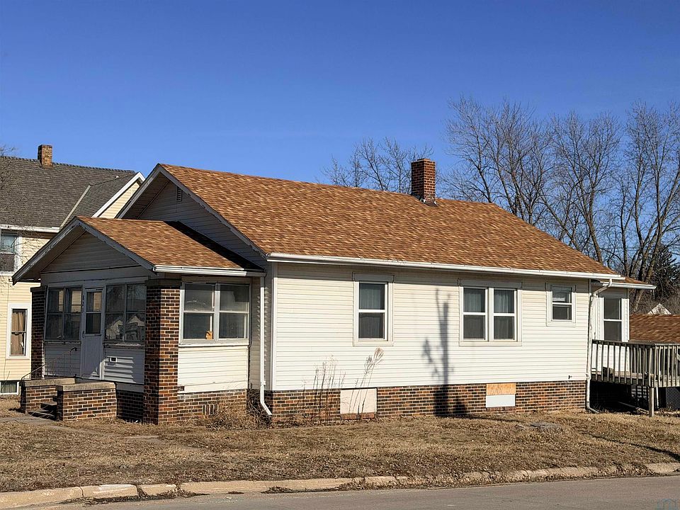 1st image of 823 Lake Ave
