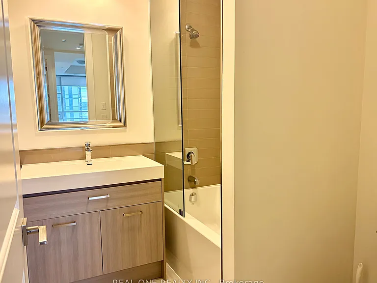 150 Main St W #808 — Photo 11