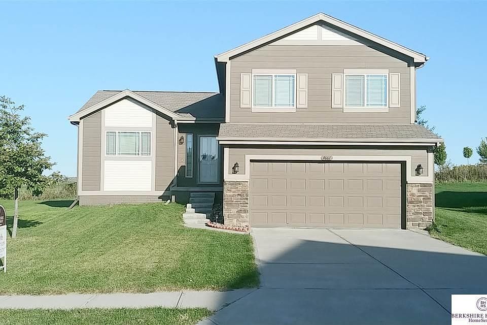 1st image of 4661 N 160th St