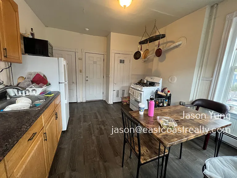 105 Windsor St #4 — Photo 10