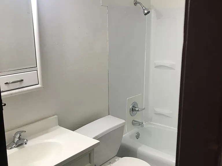 Crown Point Apartments — Photo 6