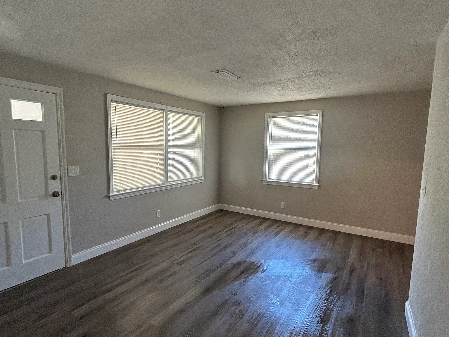 3 bed, 1589 sqft, $1,575 — Photo 2