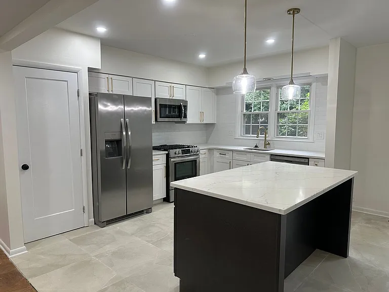 Melrose Apartments — Photo 31