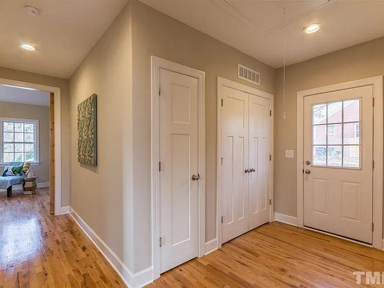 705 E Lenoir St — Photo 14