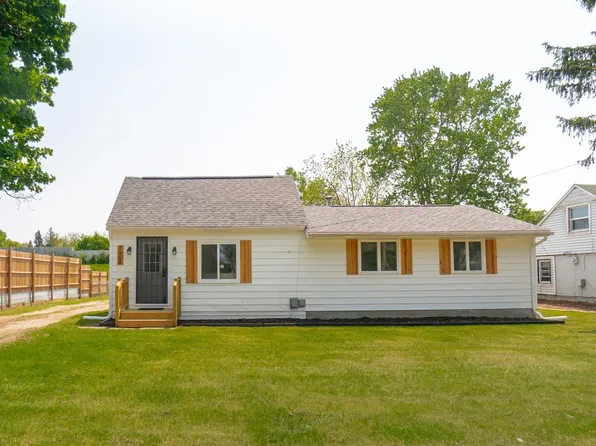 1668 Michigan Dr, Evansdale, IA 50707