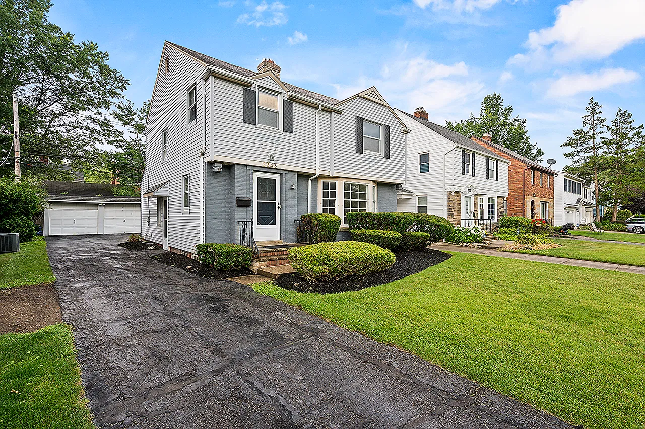 3 bed, 1.5 bath, 1905 sqft, $2,200 — Photo 2