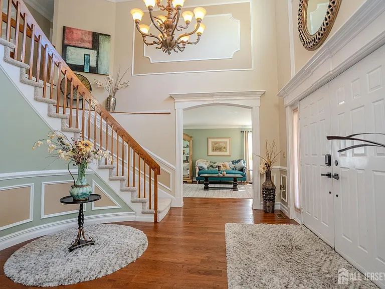 61 Amherst Way — Photo 8