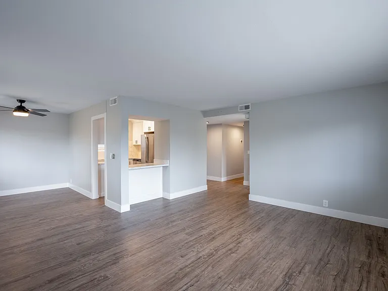 Skylark Apartments — Photo 14