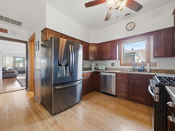 5th image of 3616 Wisconsin Ave