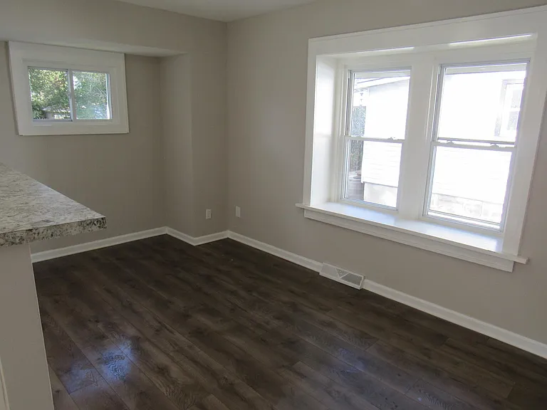 320 Zeller Ave — Photo 10