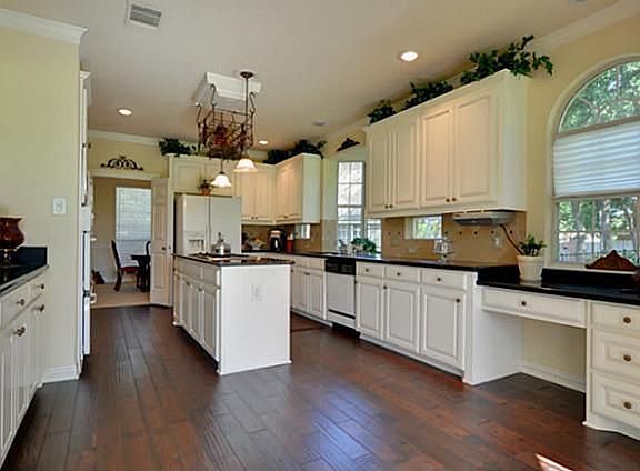 2nd image of 407 Royal Colonnade