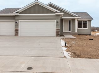 2404 Hadley Hills Dr NE, Rochester, MN 55906