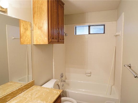 5th image of 8561 Hawthorne St