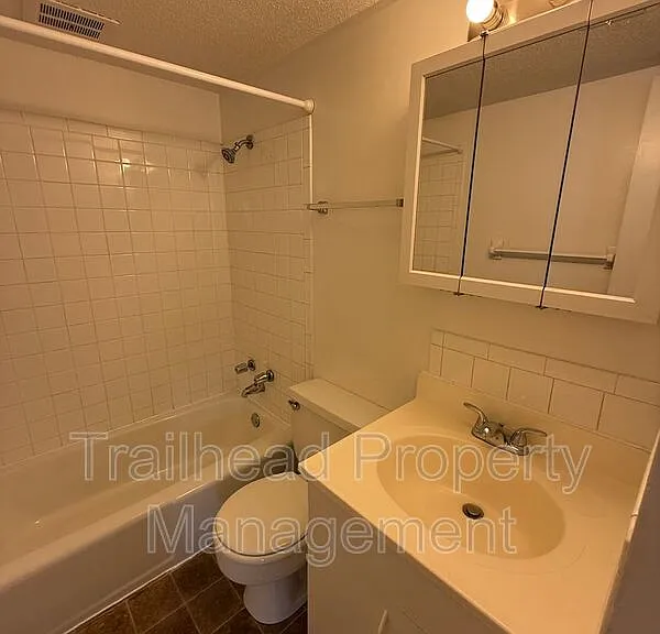 5811 Maple St #11 — Photo 6