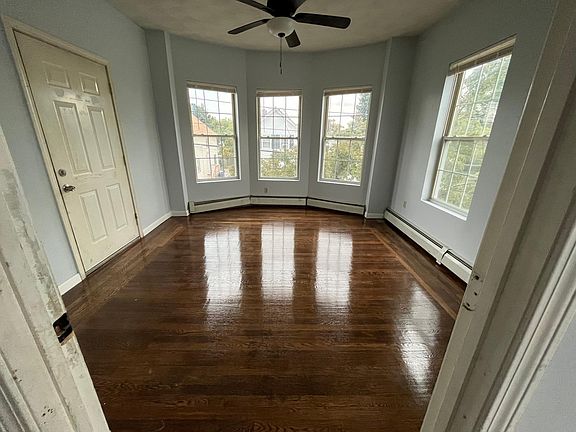 4th image of 76 Vine St Floor 2