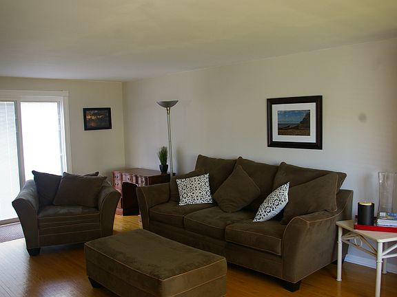 5th image of 409 Somerville Ave
