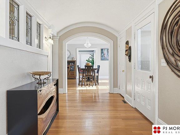 4th image of 4016 Davenport St