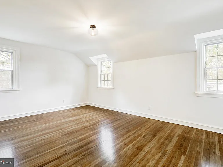 242 Shadeland Ave — Photo 10