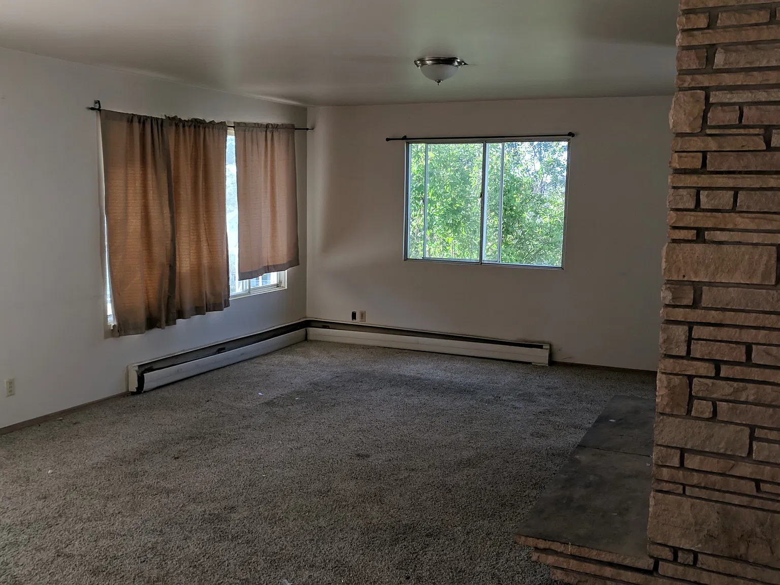 5 bed, 2000 sqft, $2,250 — Photo 3