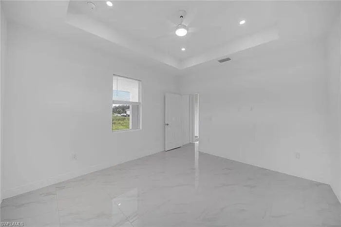 438 Poplar St — Photo 14