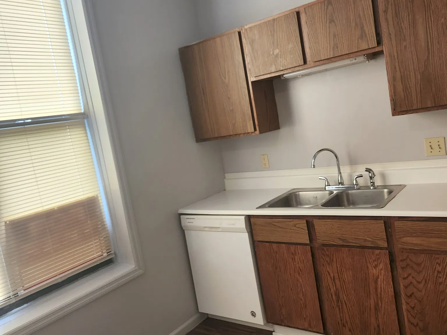 1 bed, 725 sqft, $1,000 — Photo 2