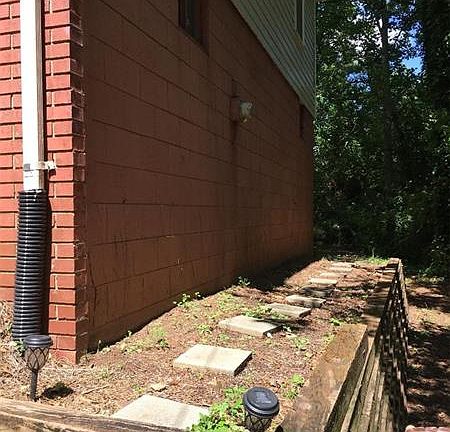 3rd image of 840 James St NW