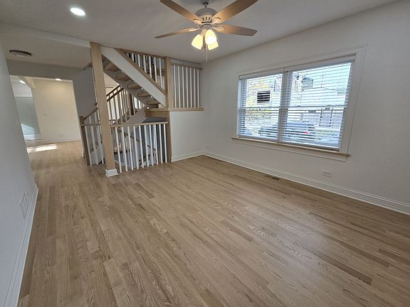 3rd image of 2341 W Winona St