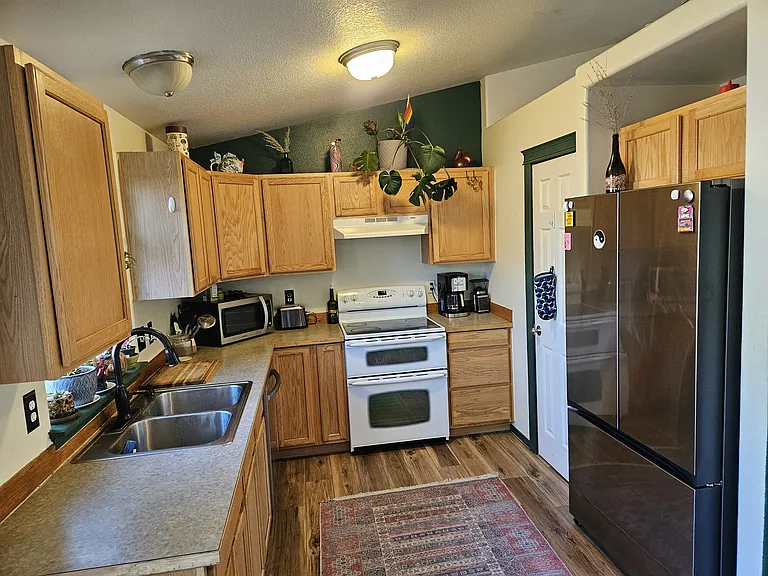 813 SE Maliah Ave — Photo 6