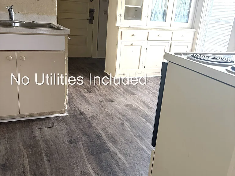 436 E Sullivan St — Photo 8