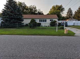 37 Tamarack St, Central Islip, NY 11722