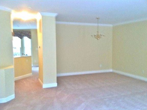 SEPARATE DINING ROOM