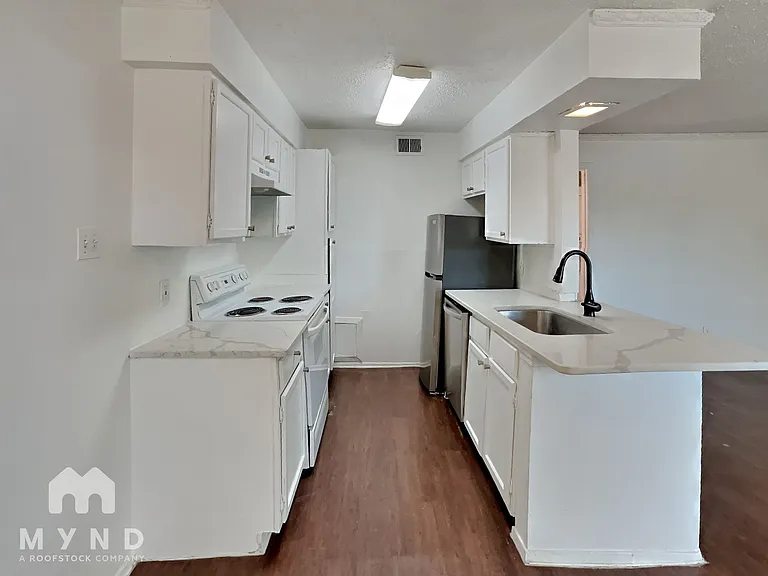 3624 Parkridge Dr #113 — Photo 3