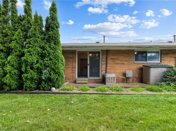 21884 River Oaks Dr, Rocky River, OH 44116
